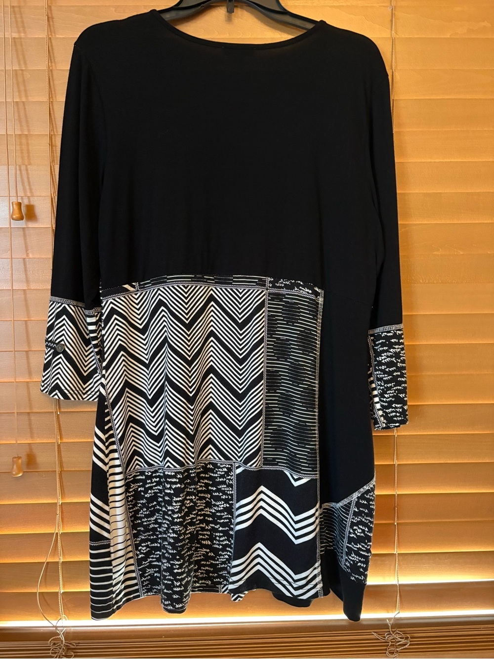 Lines Domani Black & White Geometric Midi Dress with Scoop Neck. Size Large - Picture 5 of 7